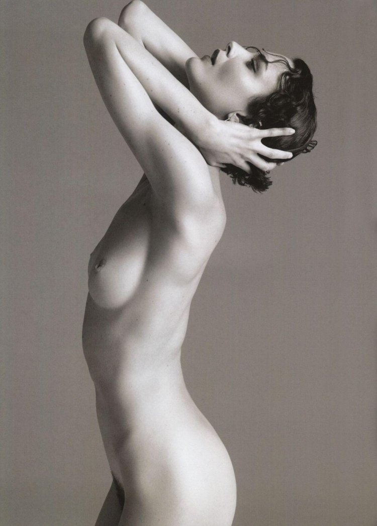 Shalom Harlow is hot
