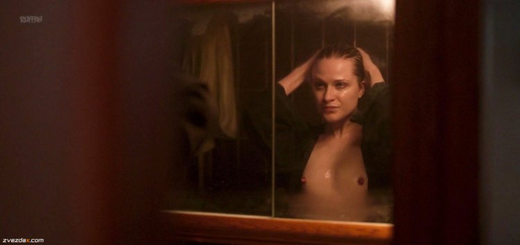 Julia Sarah Stone Naked