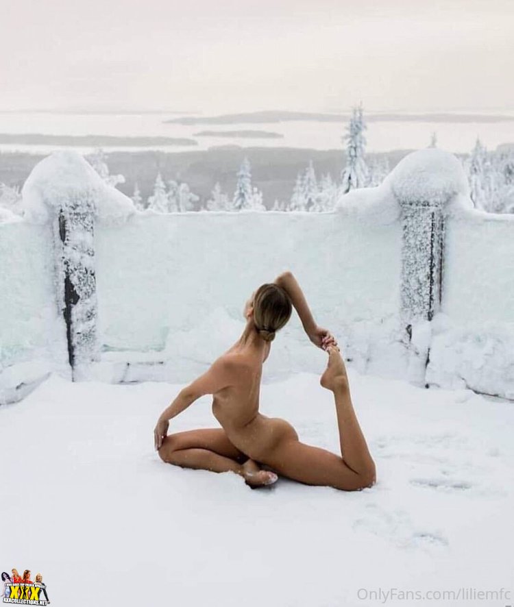 Flexible naked in the snow with a ball