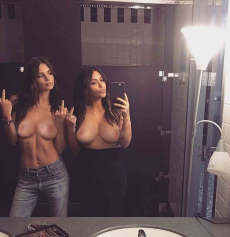 Selfy Kim Kardashian Topless
