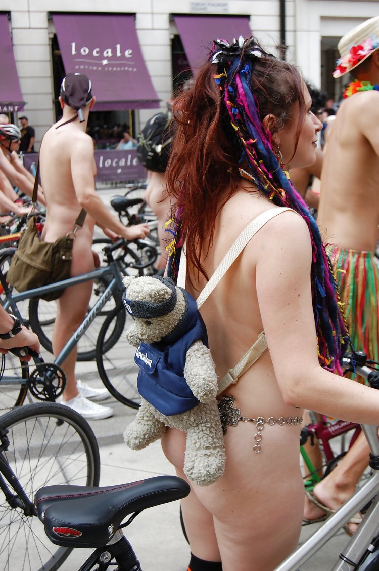 Fully naked bicycle races