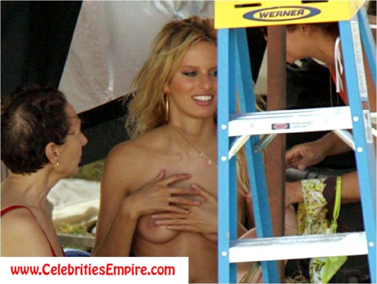 Karolina Kurkova Topless