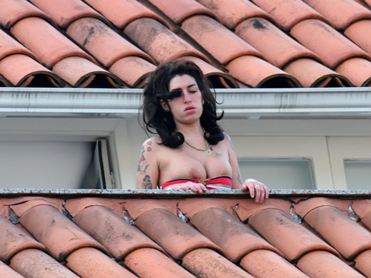 Amy Winehouse naked