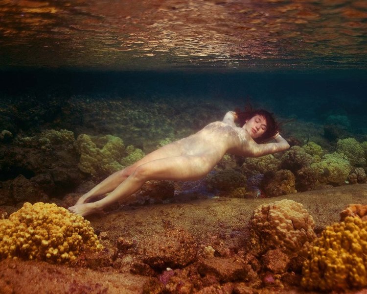 Underwater shooting of naked women