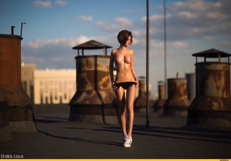 The girl undressed on a run