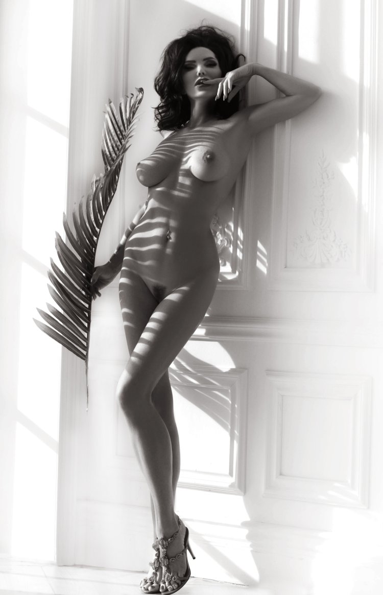 Lora Palmer Model Naked Tits