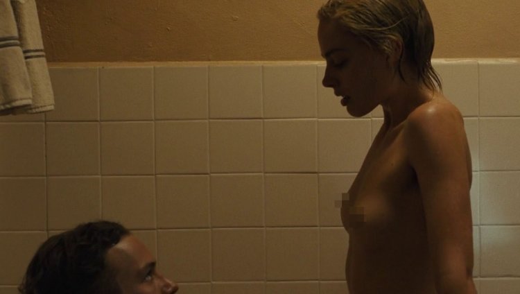 Naked actress Margot Robbie