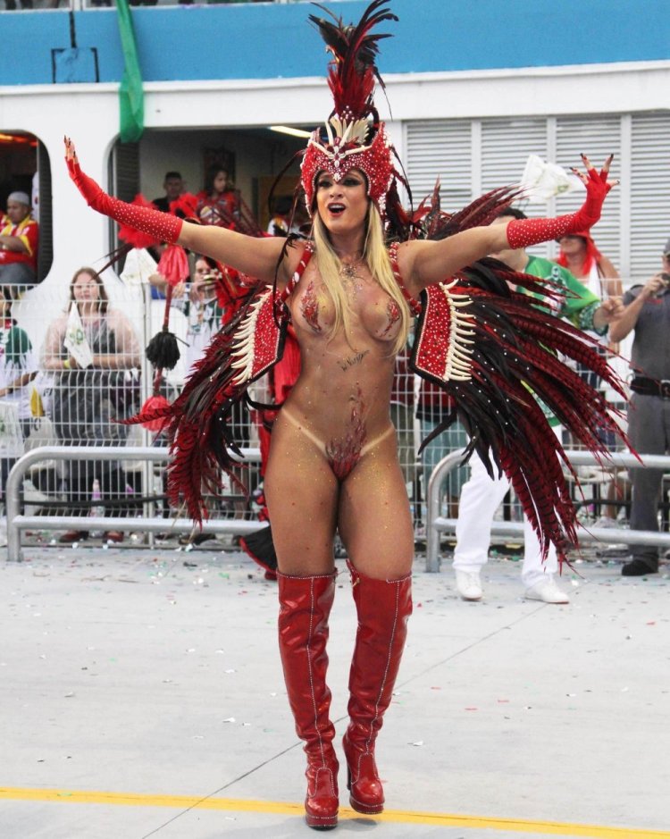 Carnival in Rio de Janeiro naked