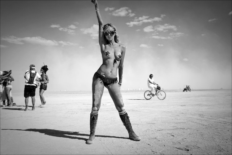 Naked photos from the Burning Man 2017 festival