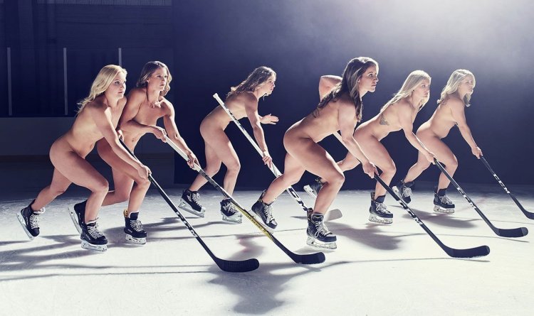 Girls naked on skates