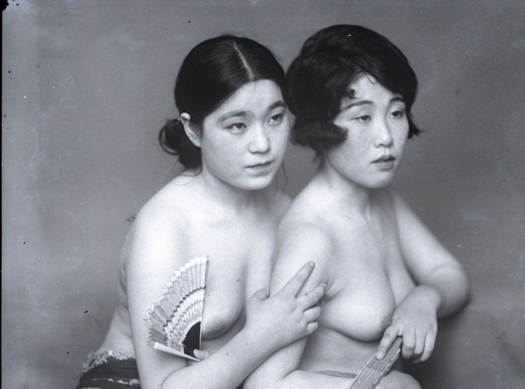 Naked Chinese women retro