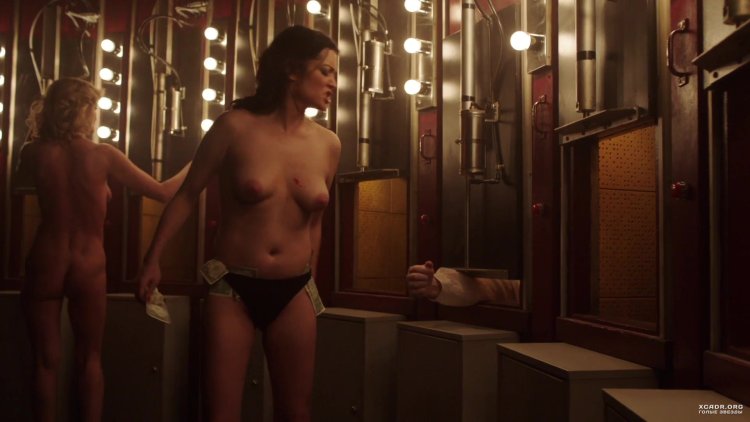 Many beautiful naked girls