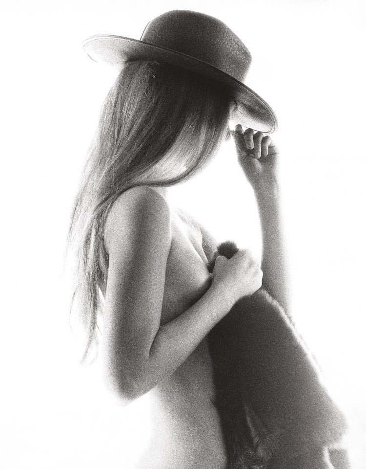 Naked actress Devon Aoki