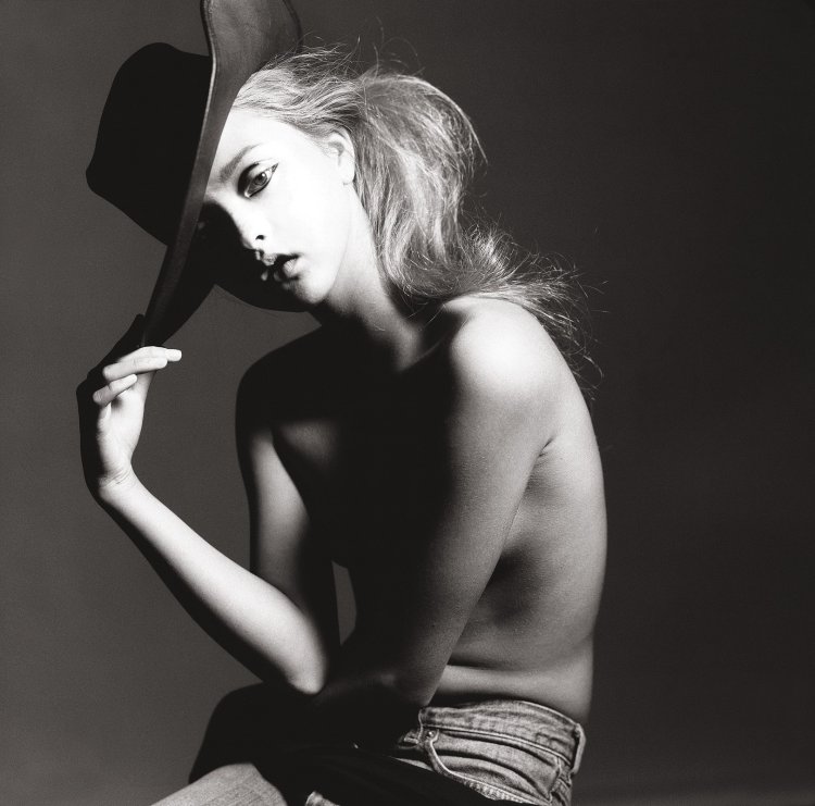 Naked actress Devon Aoki