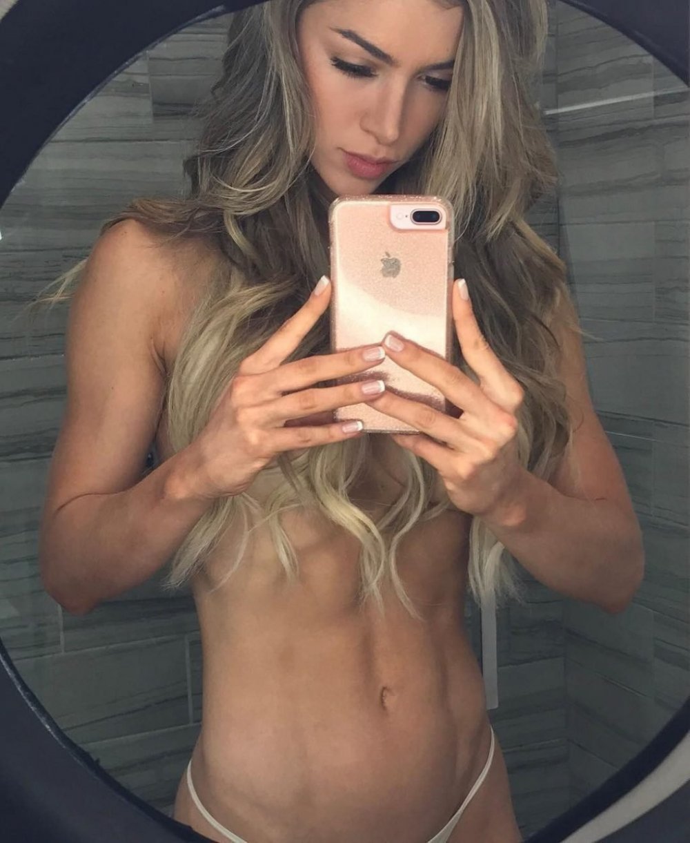 Selphi Popa Naked ANELLA SAGRA