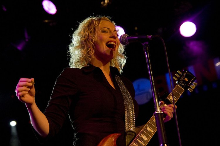 Anneke Van Girsbergen