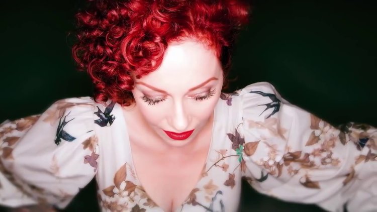 Anneke Van Girsbergen