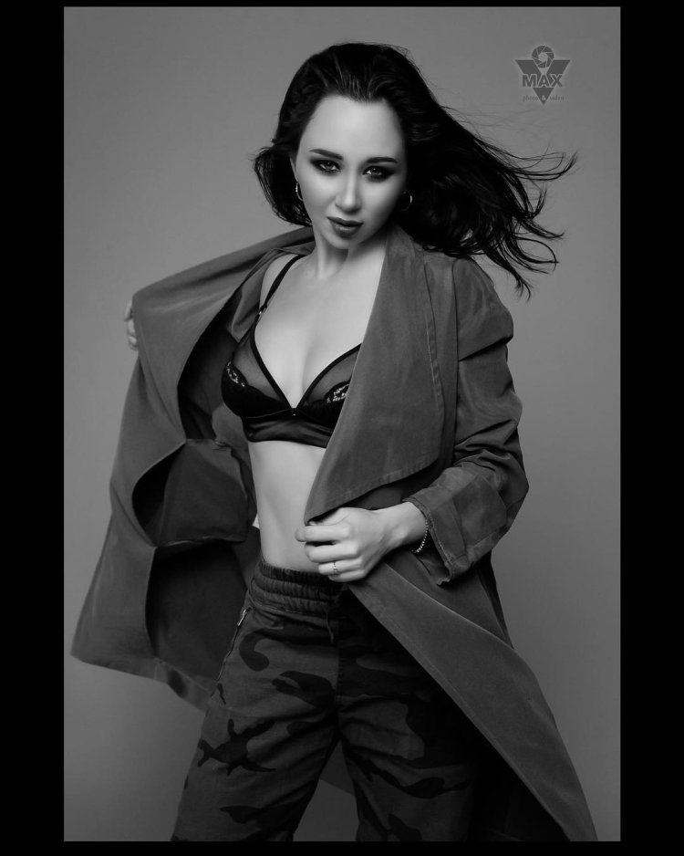 Elizaveta Tuktamysheva in underwear