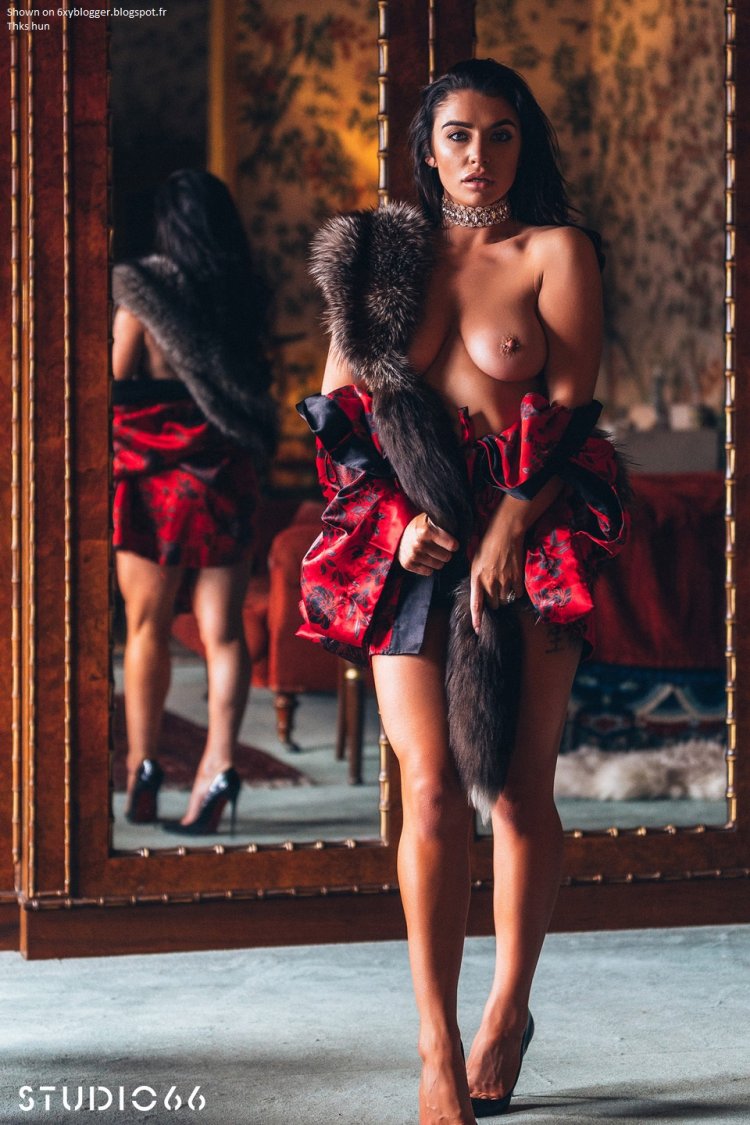 Kinsey Volanskoy without panties