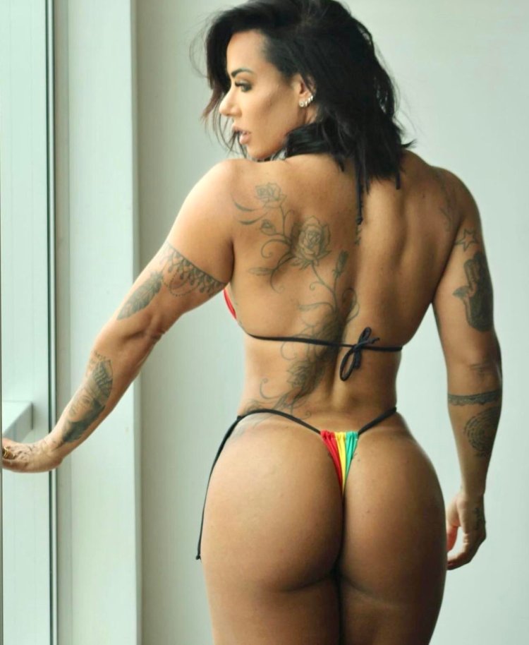 Fitness model Sue Lasmar Nude