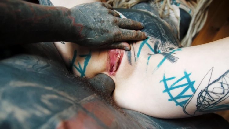 Girl's tattoo masturbation