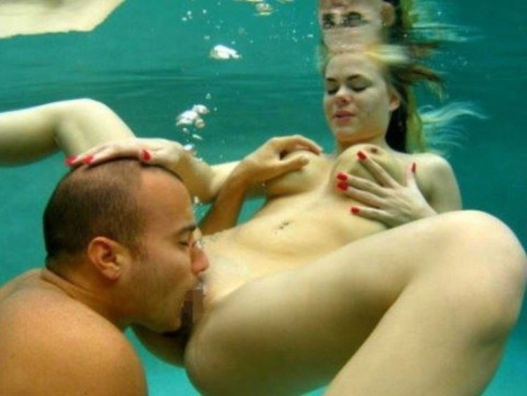 Cunnilingus under water in the pool