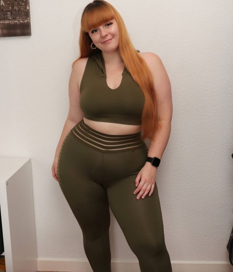 Ashley Alexis Model plus saz in bikini