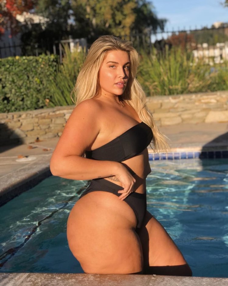 Barbara Palvin in underwear