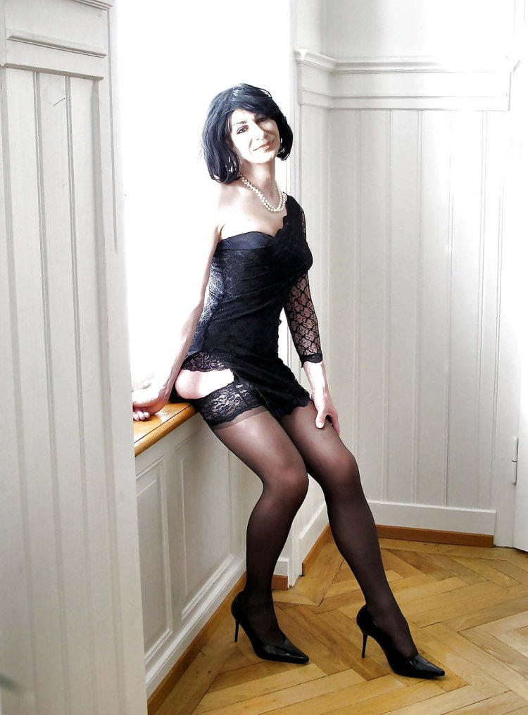 Crossdressers in stockings