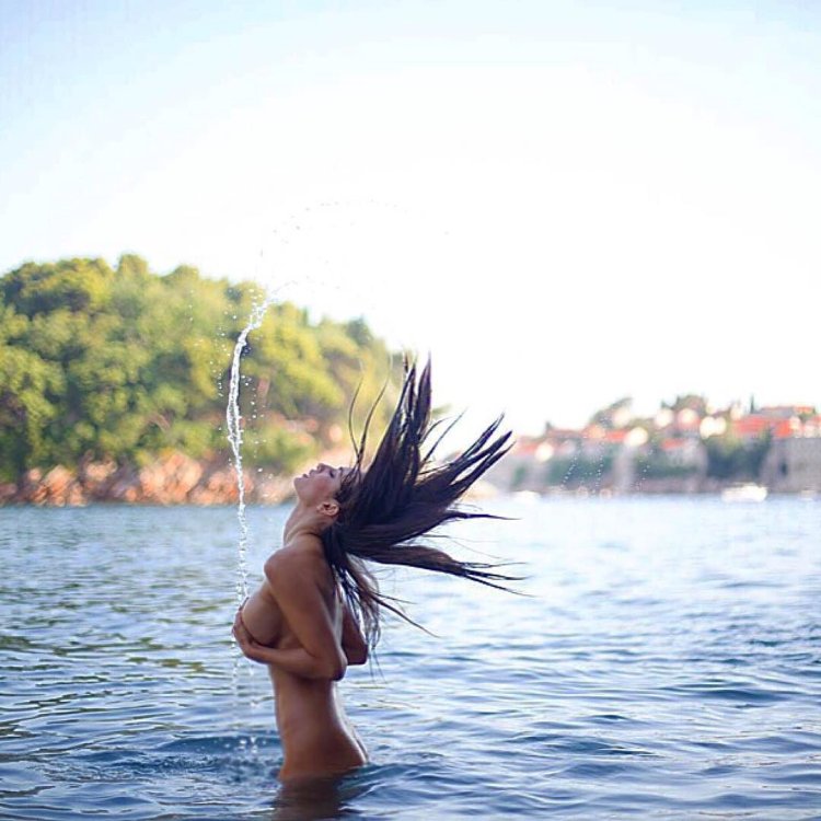 Hot model Rosie Roff naked