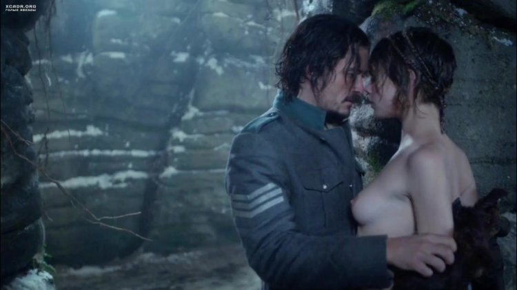 Cara Delevingne Carnivated Row Nude