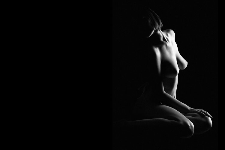Naked women blackly white