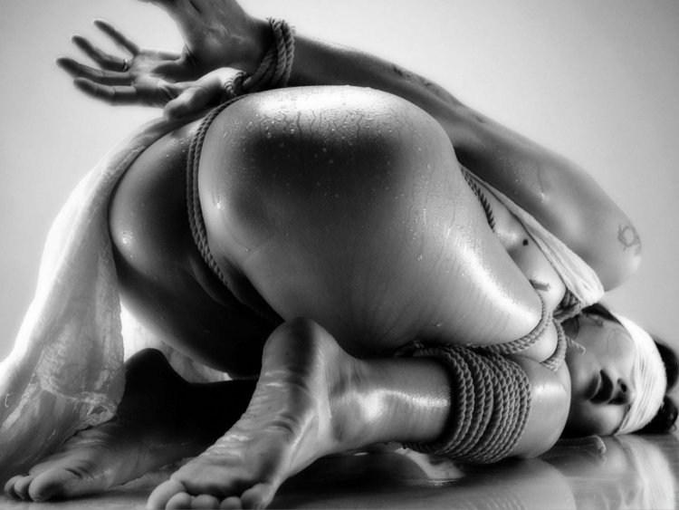 Erotic pictures blackly white