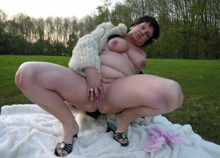 Fuck mature women in nature