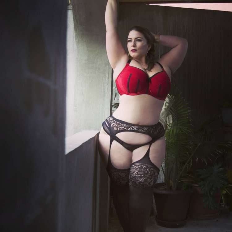 London Andrews in stockings nude