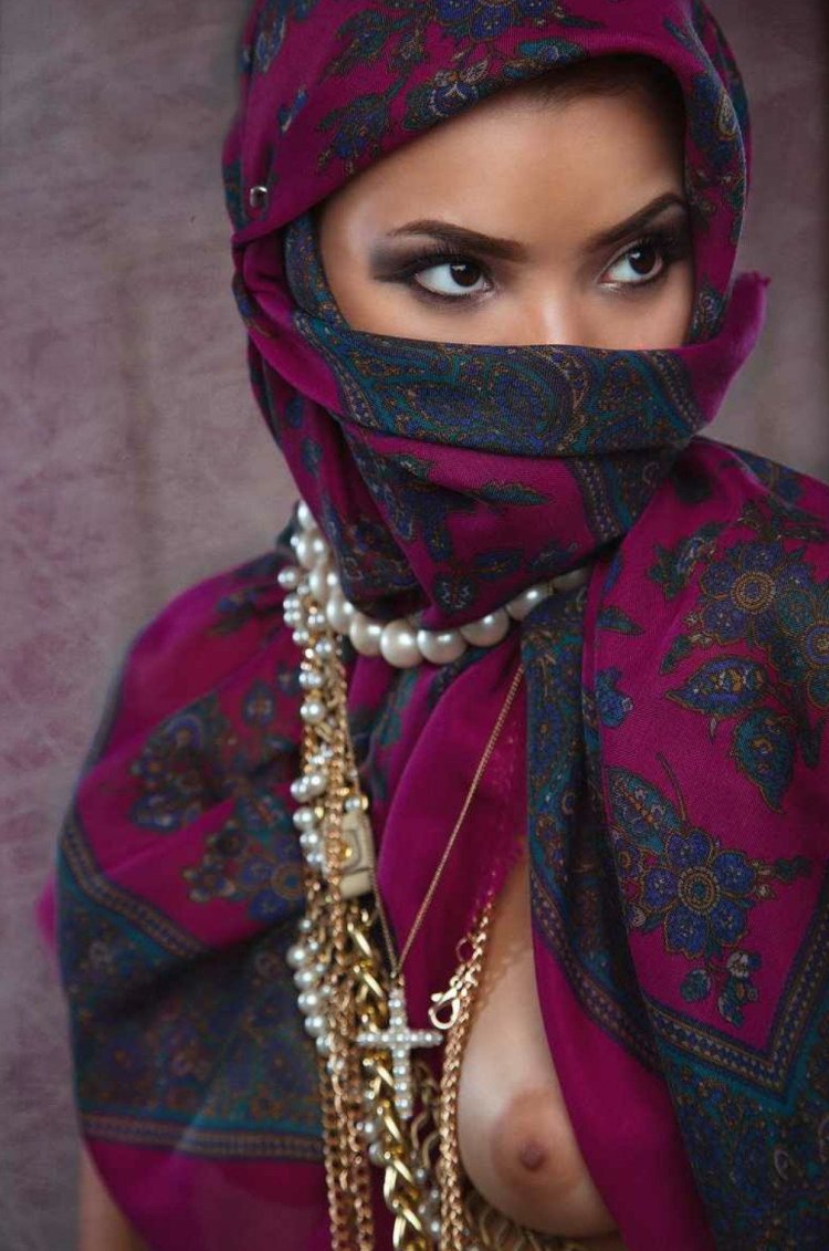 Naked oriental beauties