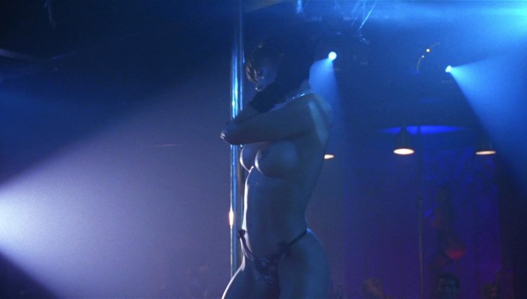 Demi Moore dances striptease