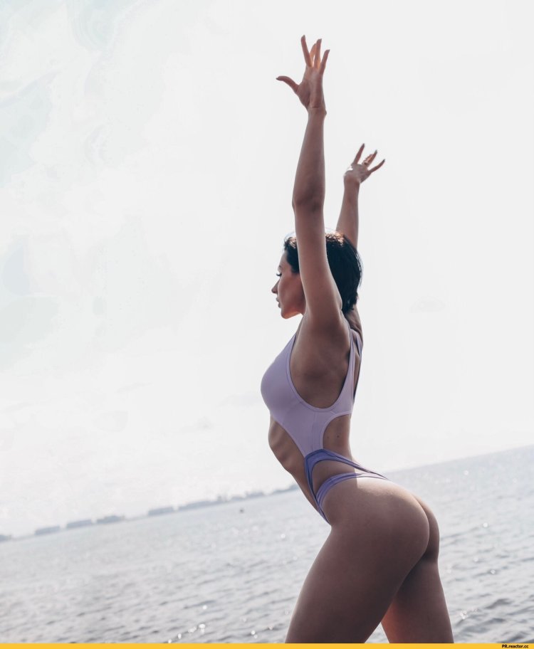 Christina Yamusheva in leggings