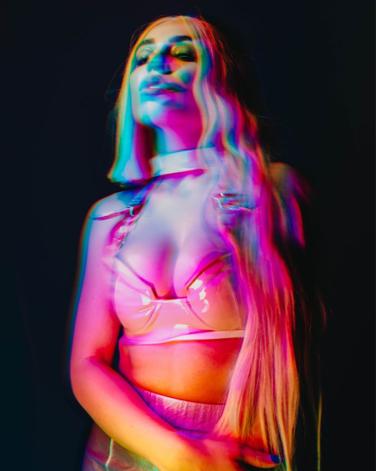 Ava max hot photos
