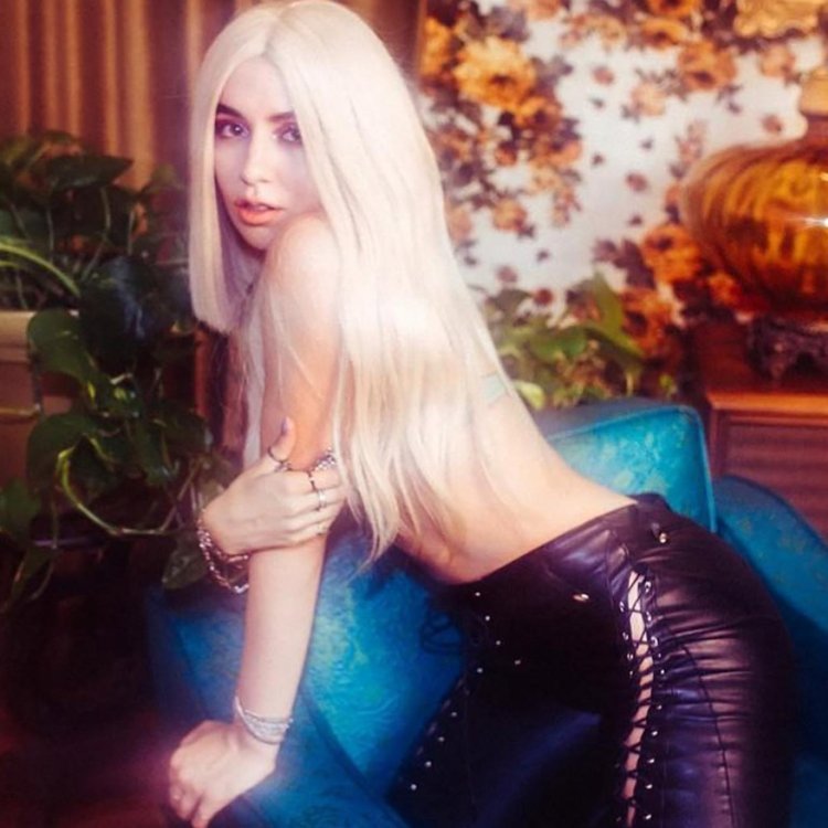 Ava Max Figure