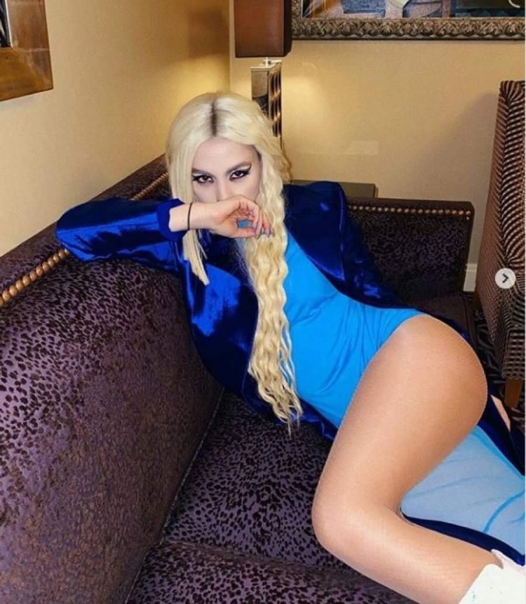 Ava Max is hot