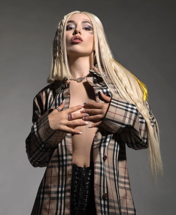 Ava Max "Heaven & Hell"