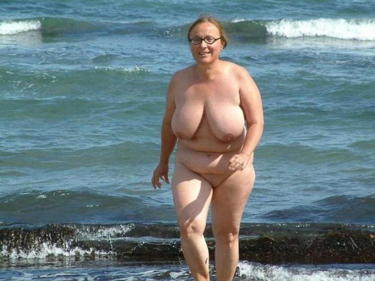 Naked nudists without complexes. A photo