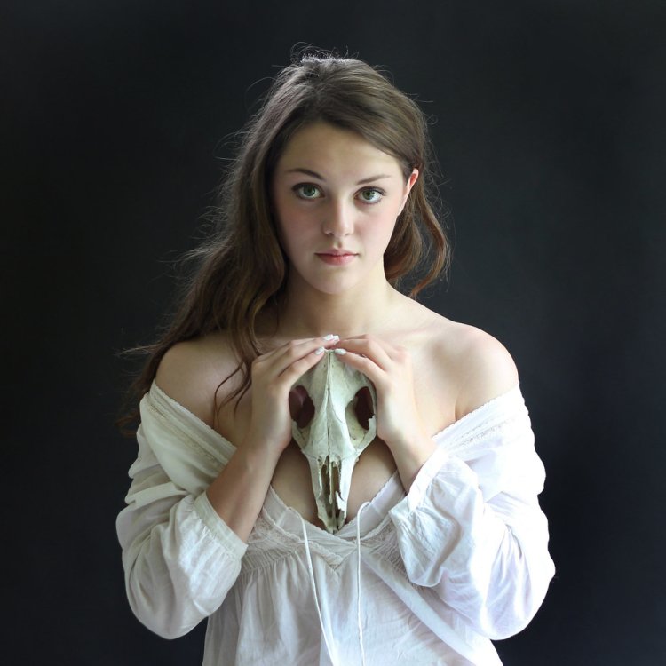 Model Imogen Dyer in bed