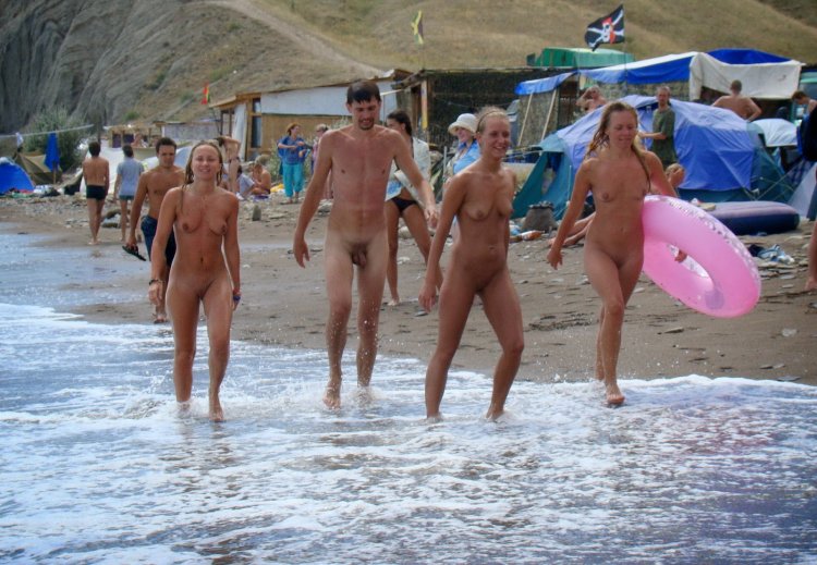 Excursion on the nudic beach