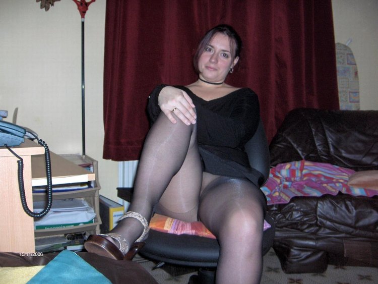 Full women in pantyhose without panties