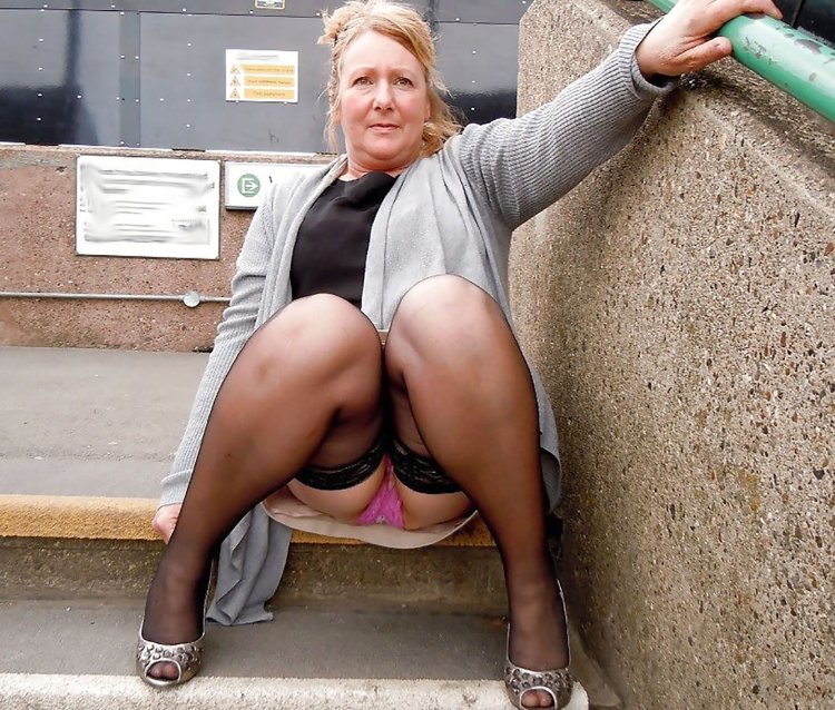 Elderly women without panties