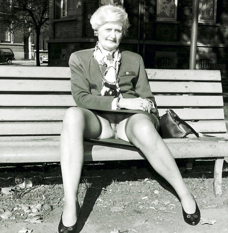 Retro women without panties