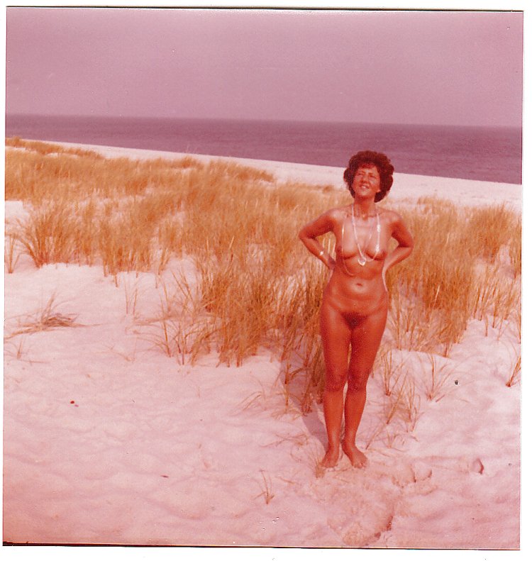 Naked women voyeurist