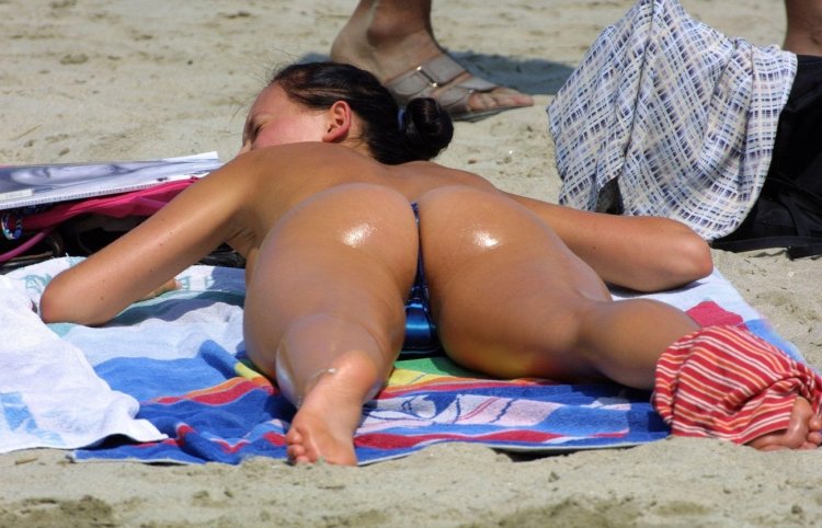 Ero Candid Beach - Butt Voyeur - Bikini Booty